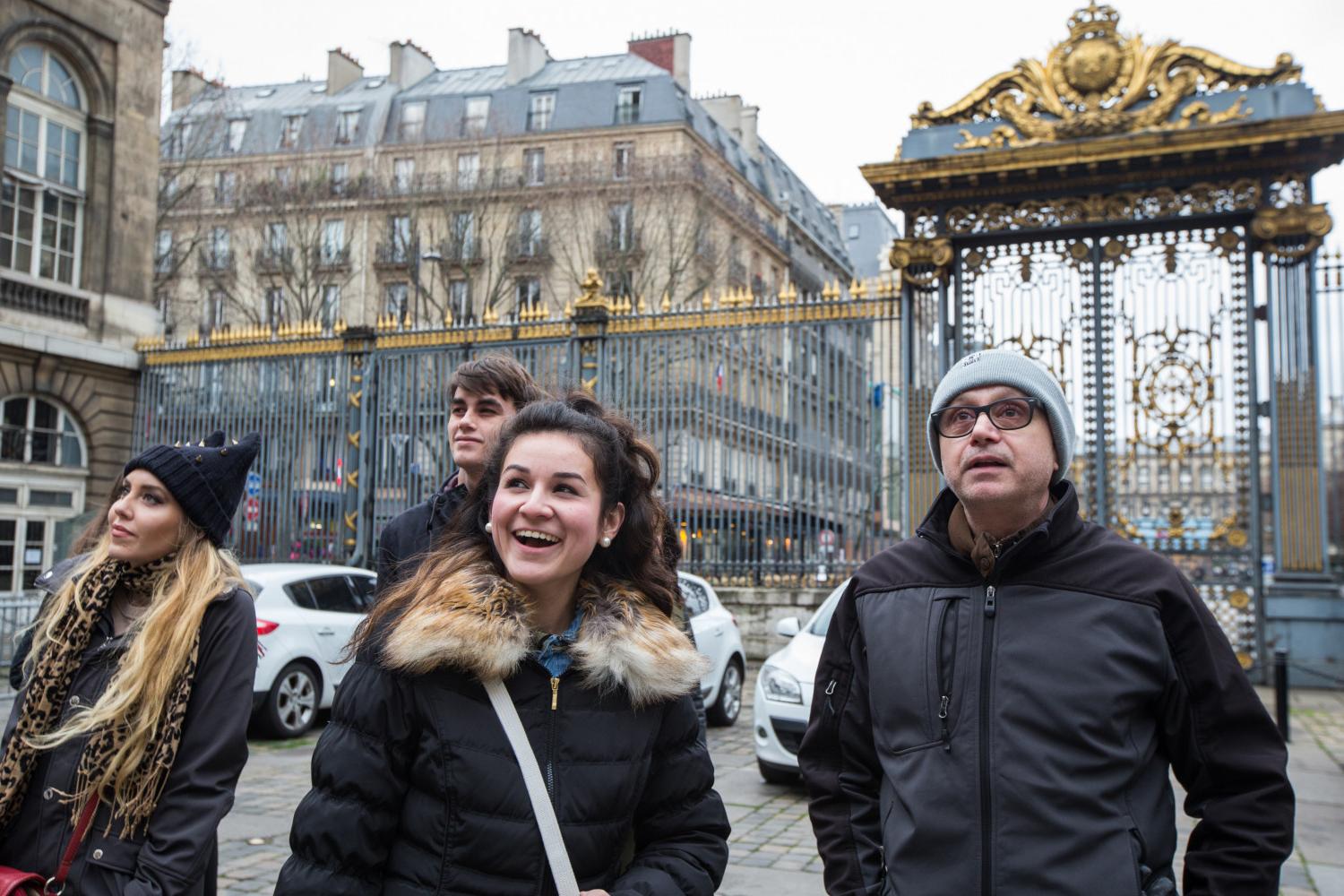 <a href='http://axfg.ngskmc-eis.net'>全球十大赌钱排行app</a>学院法语教授Pascal Rollet带领学生们到巴黎游学.